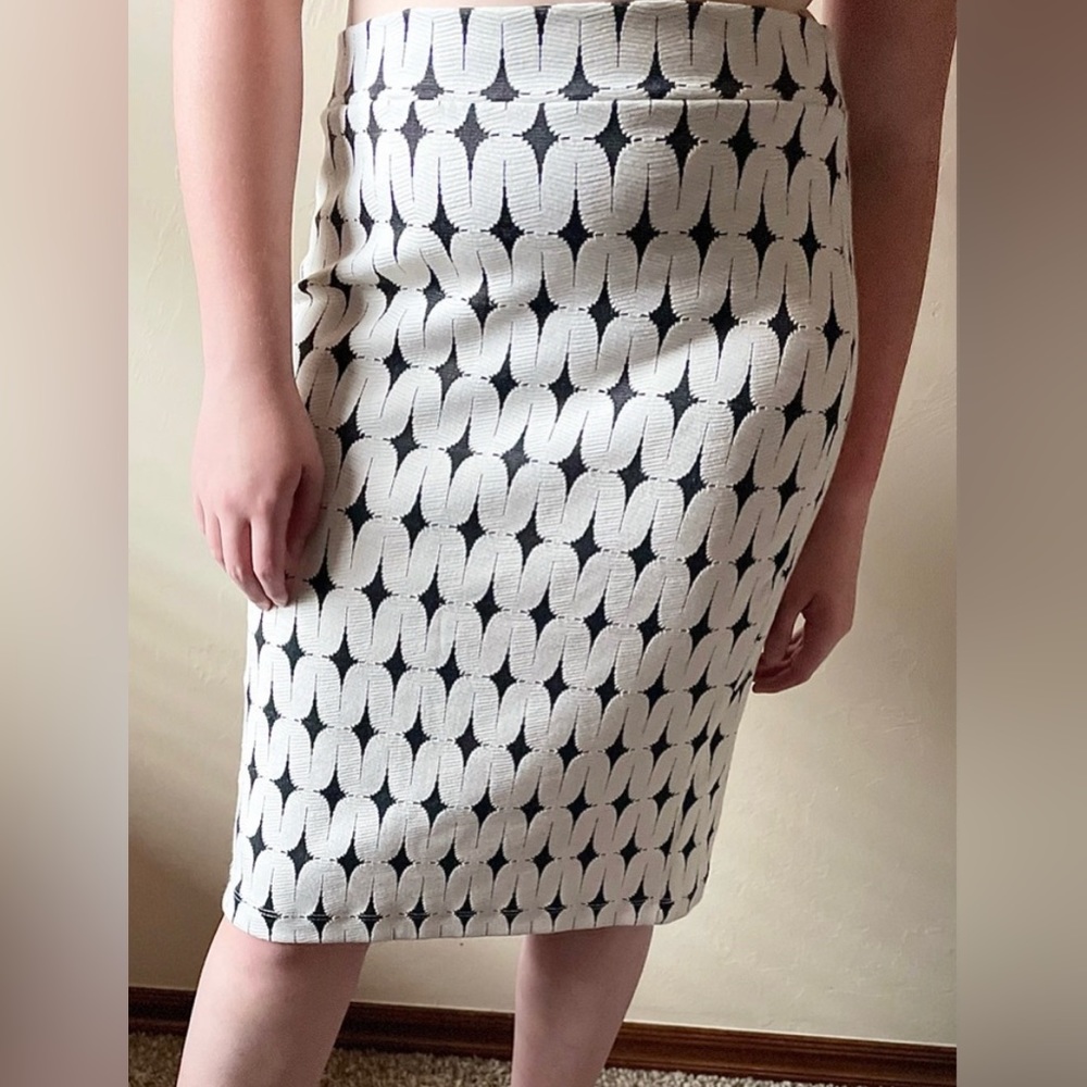 🆕 Renee C Geometric Gray and Off White Leena Printed Pencil Midi Skirt | Large